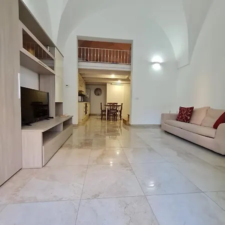 Flat 24 Maggio Lägenhet